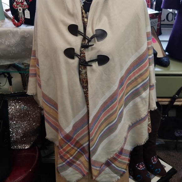 Western Look Cape - Picture 1 of 6